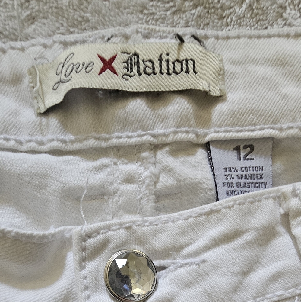 Love Nation White Denim Knee Length Capris